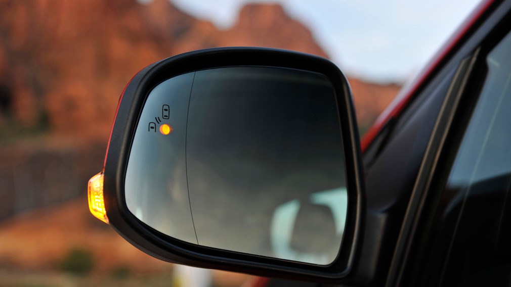 Что собой представляет зеркало заднего вида автомобиля