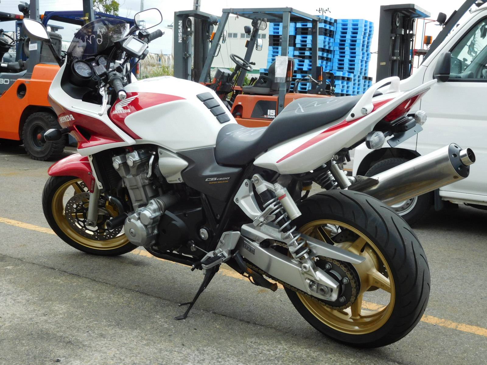 Обзор мотоцикла honda cb 1300 (cb1300 super four, cb1300sf) — bikeswiki - энциклопедия японских мотоциклов
