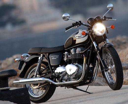 Москвич, который выиграл мотоцикл triumph bonneville t100 на «игромире», выставил его на ebay за $10 тыс.
