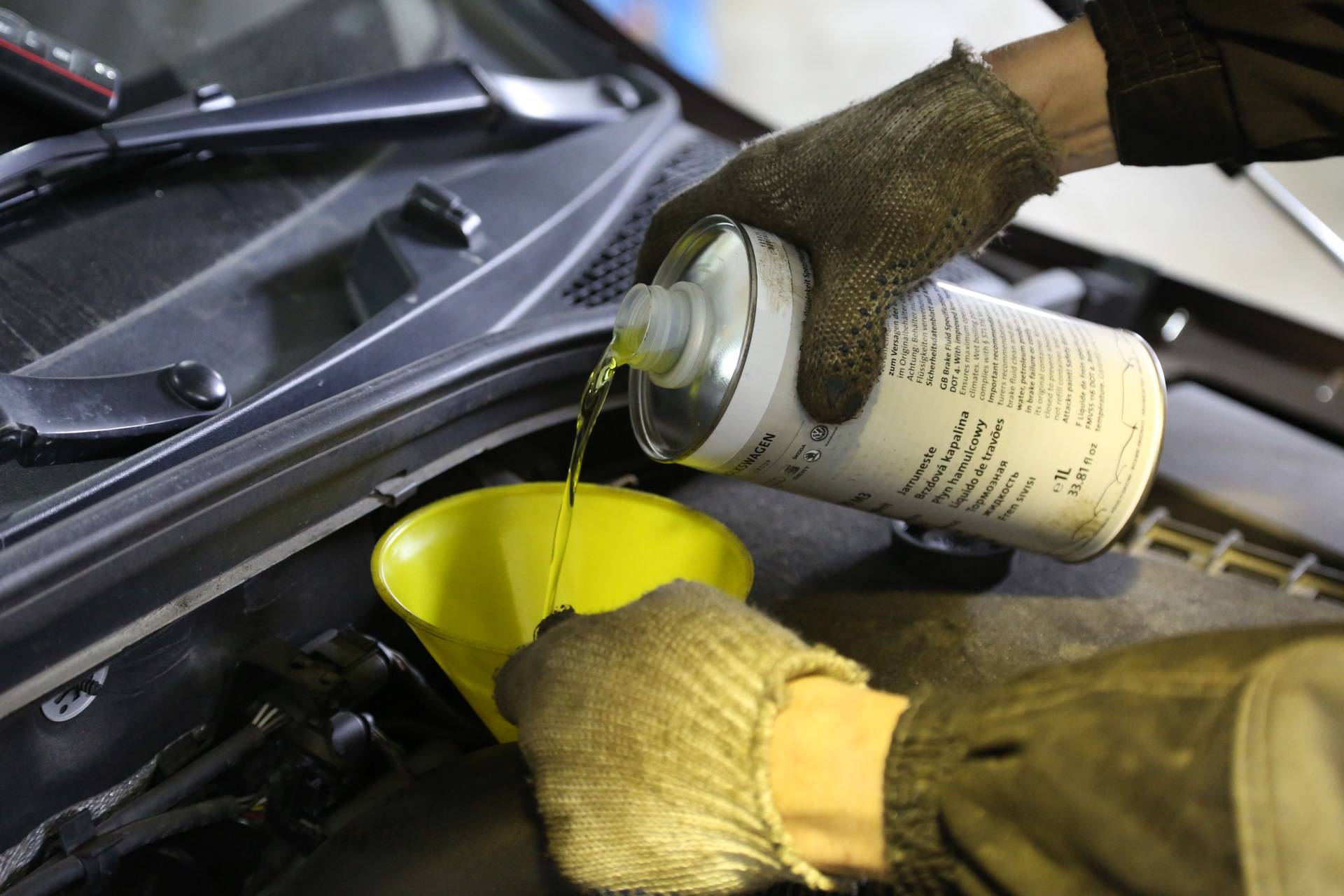 Как часто нужно менять тормозную жидкость в автомобиле?