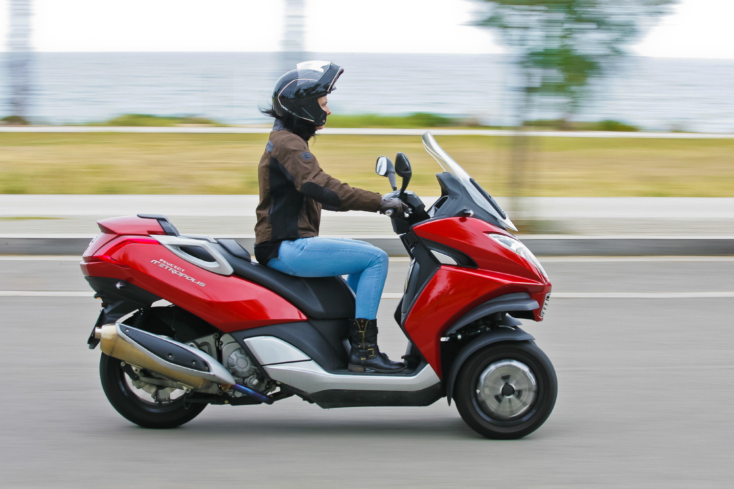 Motorcycle: peugeot - metropolis 400i rx r 13 abs(2020) scooter specifications, characteristics and information