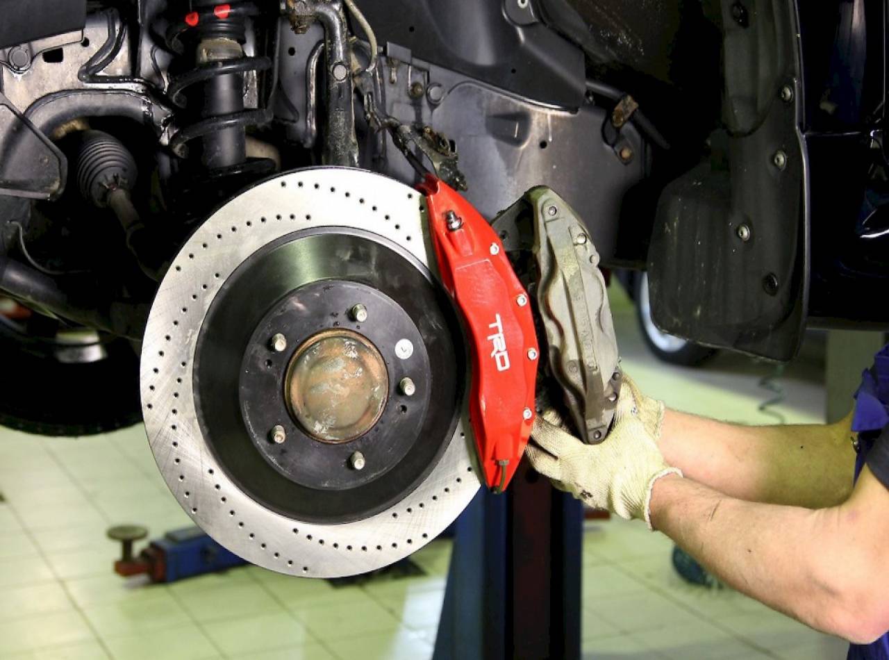Замена тормозного шланга дискового гидравлического тормоза — скутер-эксперт
