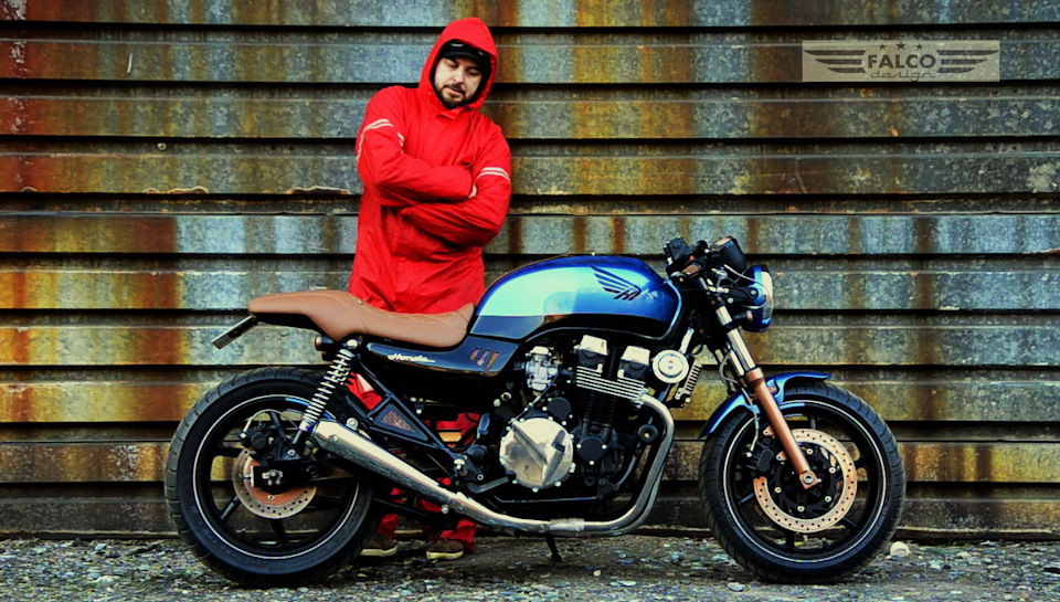Honda cbr1100xx – быстрый мотоцикл для смелых людей
