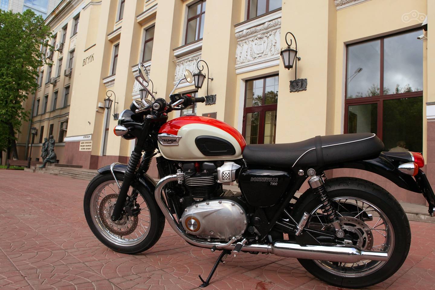 Triumph bonneville t100 vs triumph bonneville t120 - know which is better! - bikewale