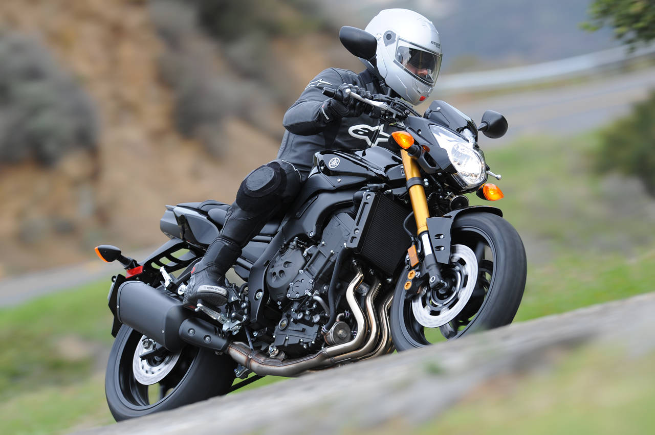 Мотоцикл ямаха fz8 - классический дорожный мотоцик
