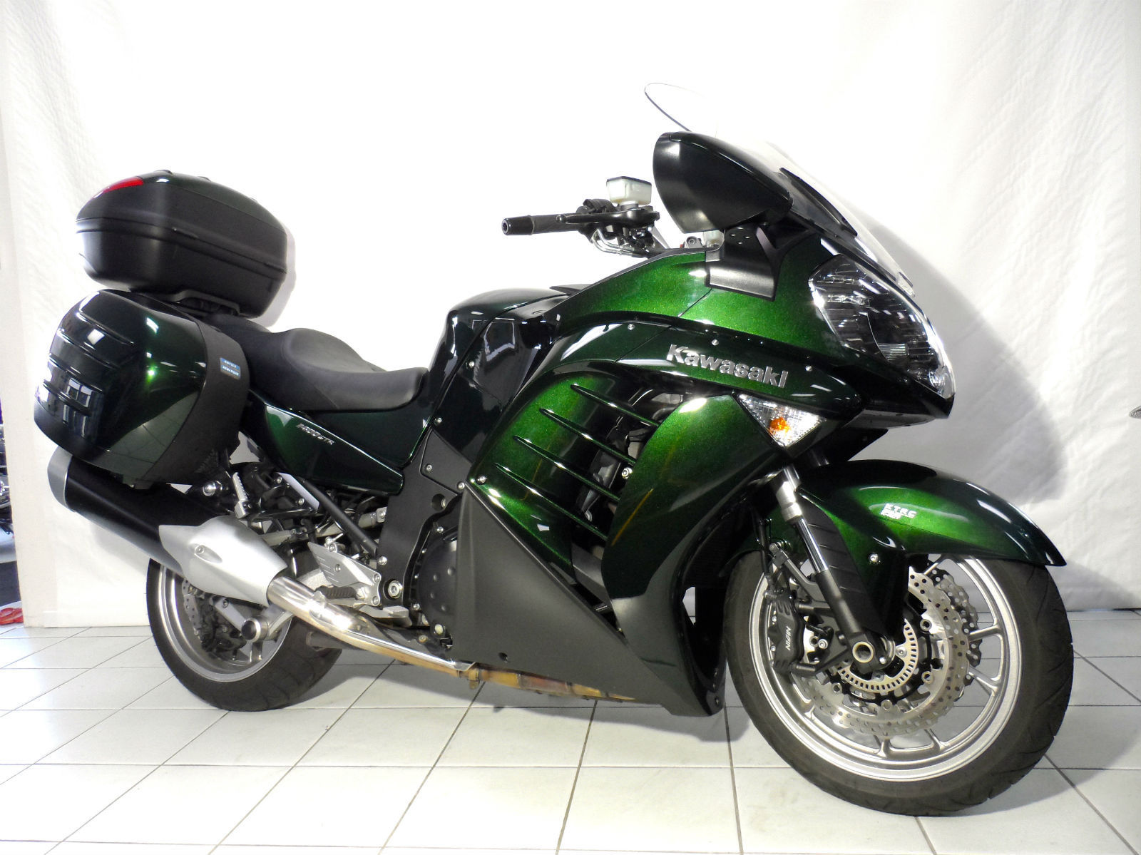 Обзор мотоцикла kawasaki z1000 r edition - стиль, динамика, сила...