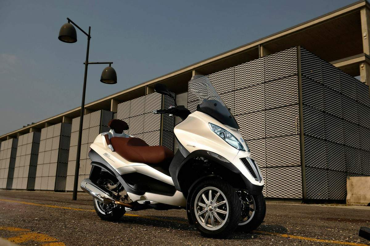 Скутер piaggio mp3 500 - улучшенные три колеса