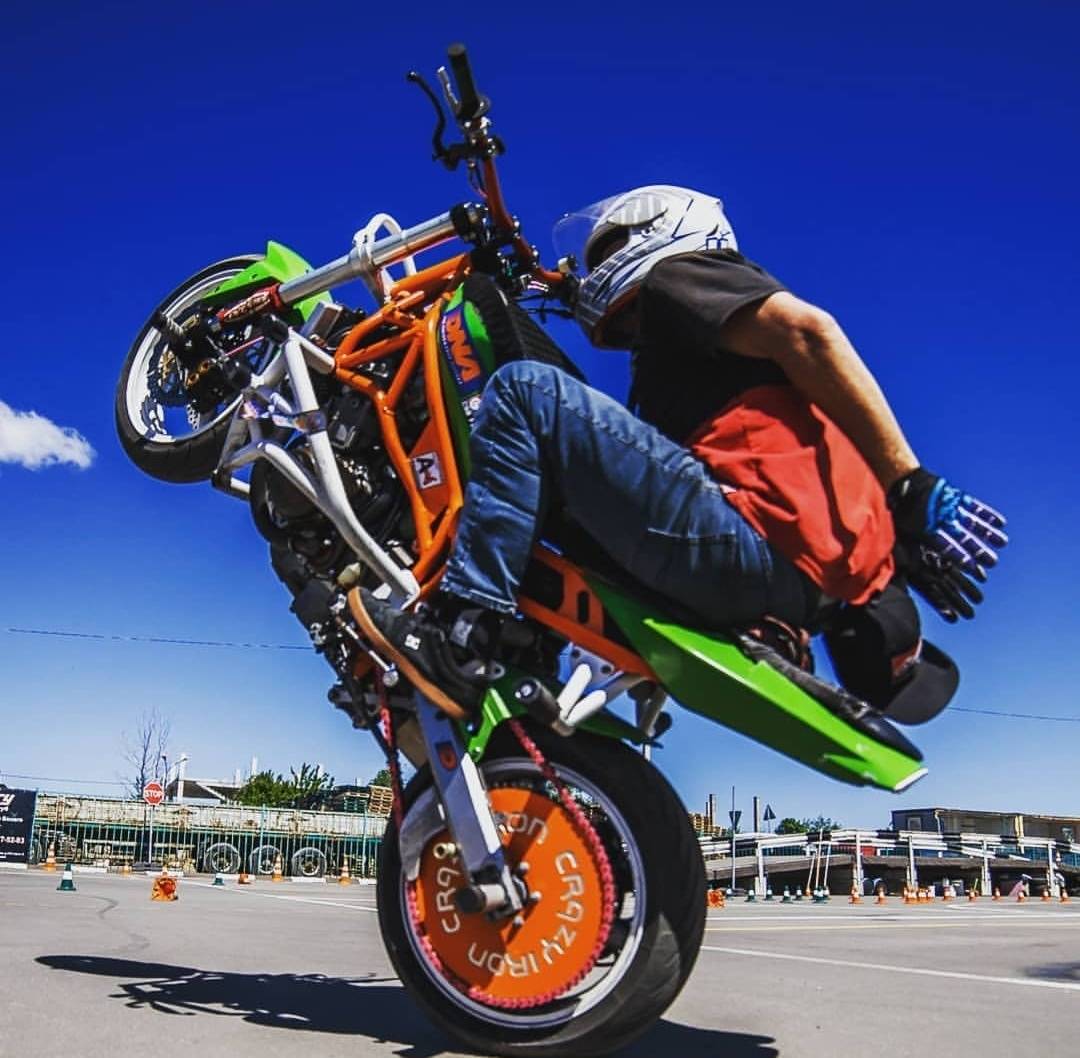 Семь самых сумасшедших трюков на мотоциклах