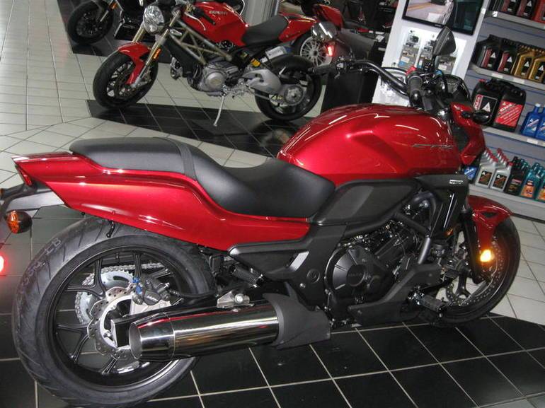 Мотоцикл honda ctx700