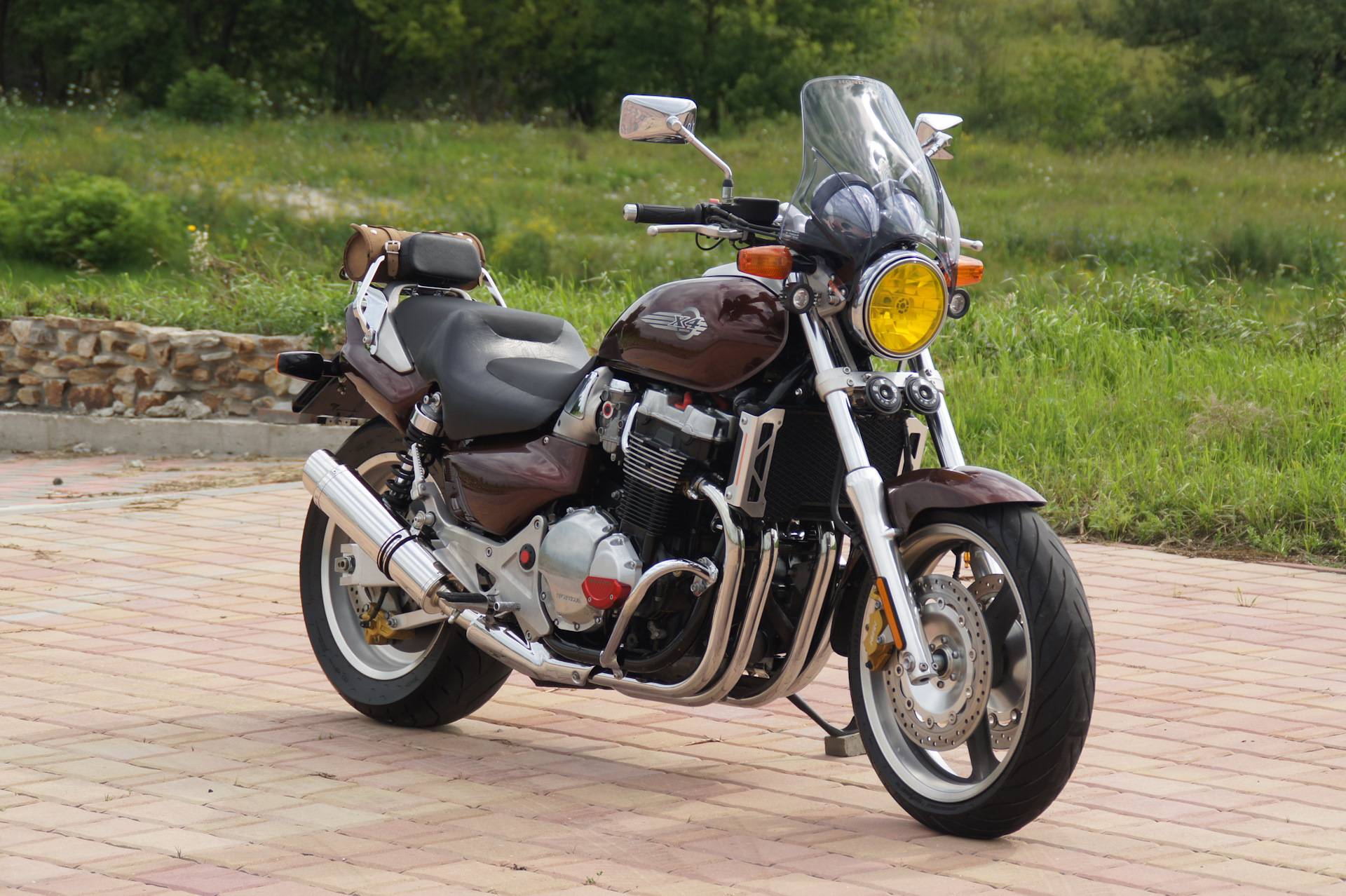 Мотоцикл хонда x4 - высокая надежность и мощный мотор