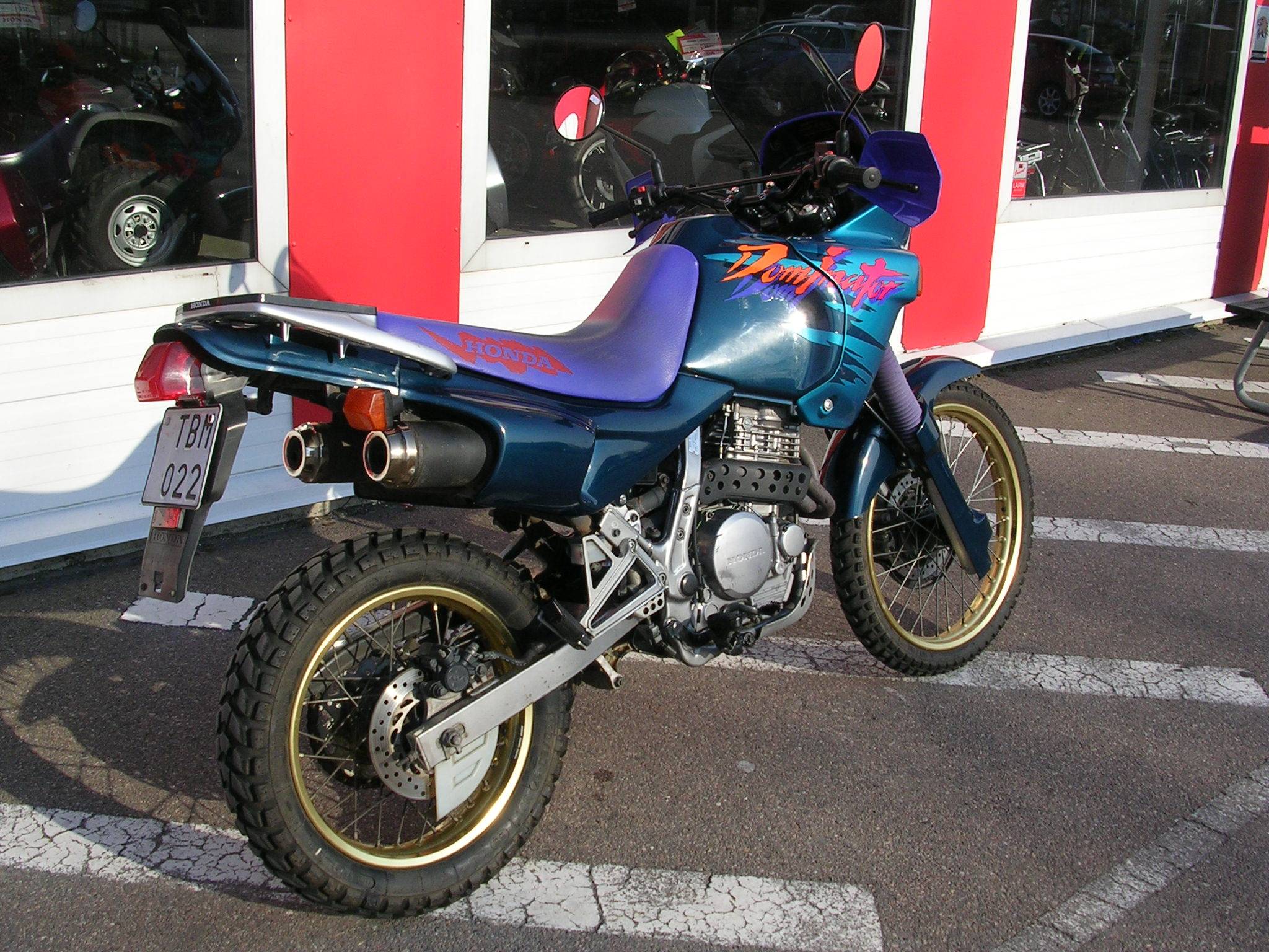 Обзор мотоцикла honda nx 650 dominator — bikeswiki - энциклопедия японских мотоциклов