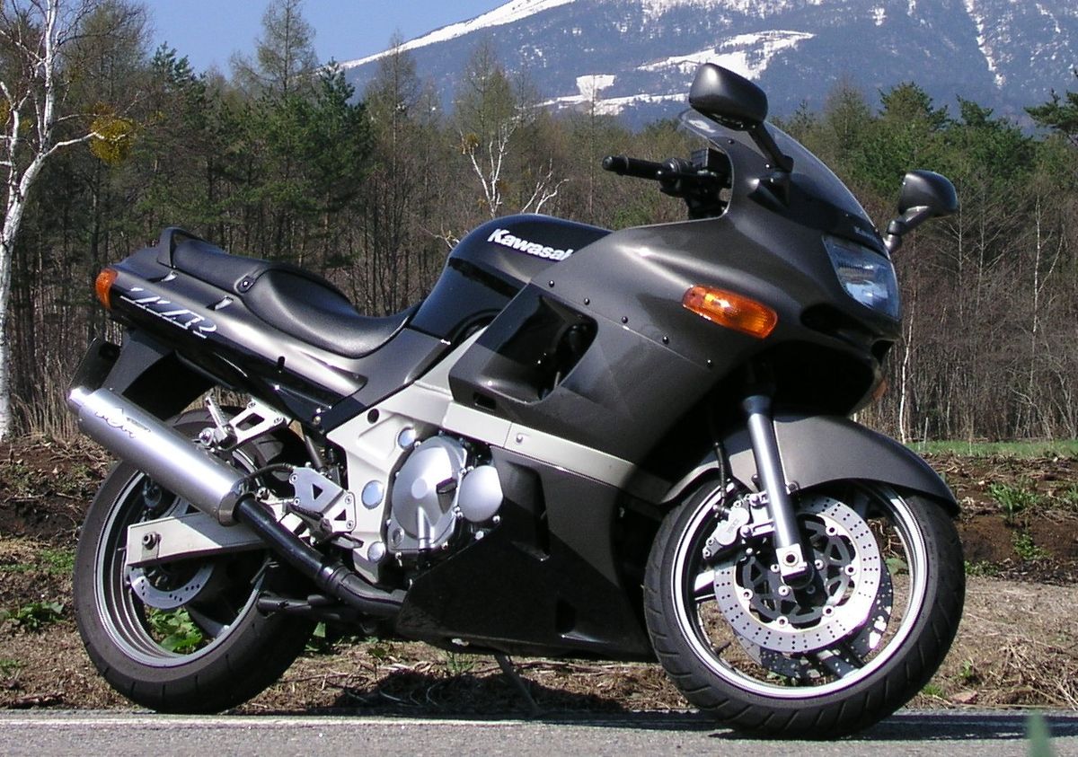 Мотоцикл kawasaki zzr 400 2001 года