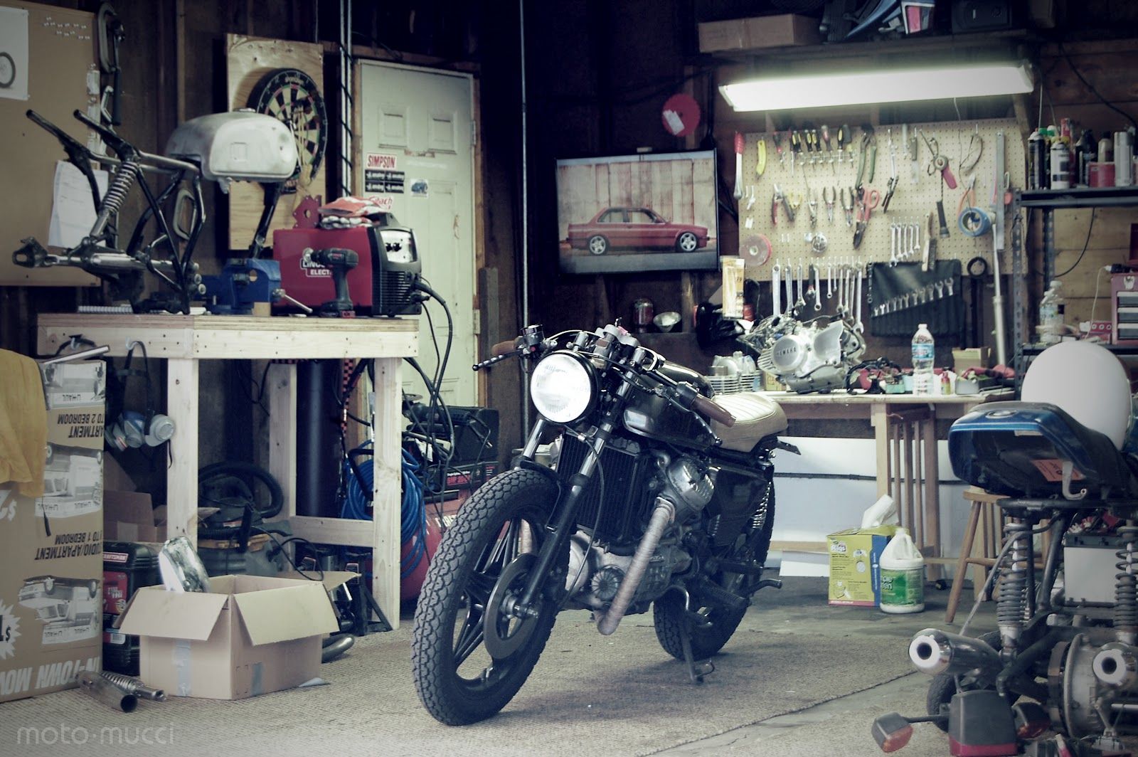 Гараж для мотоцикла, квадроцикла, велосипеда и скутера на дачу, как сделать мини-гараж своими руками, фото-материалы