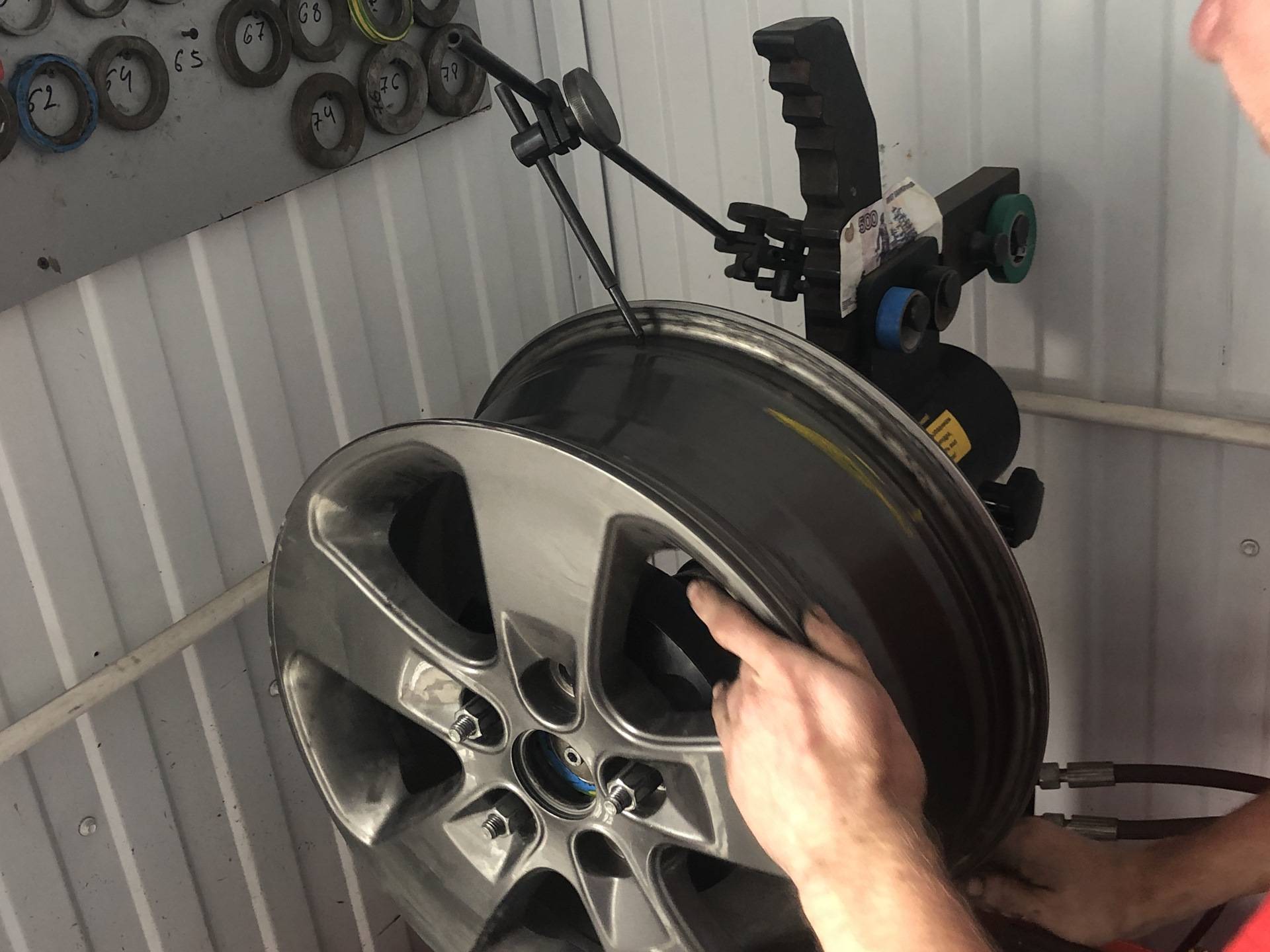 Ремонт и реставрация колесных дисков автомобиля своими руками + видео