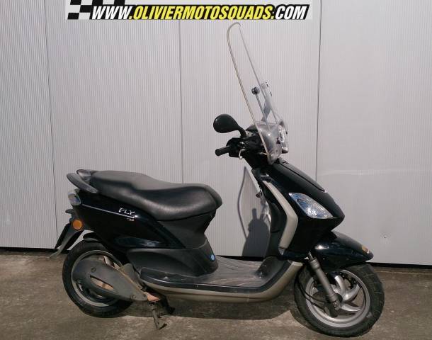 Piaggio fly 50 & 150 | motor scooter guide