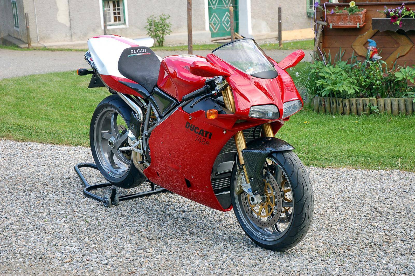 Мотоцикл ducati 748s 2001 фото, характеристики, обзор, сравнение на базамото
