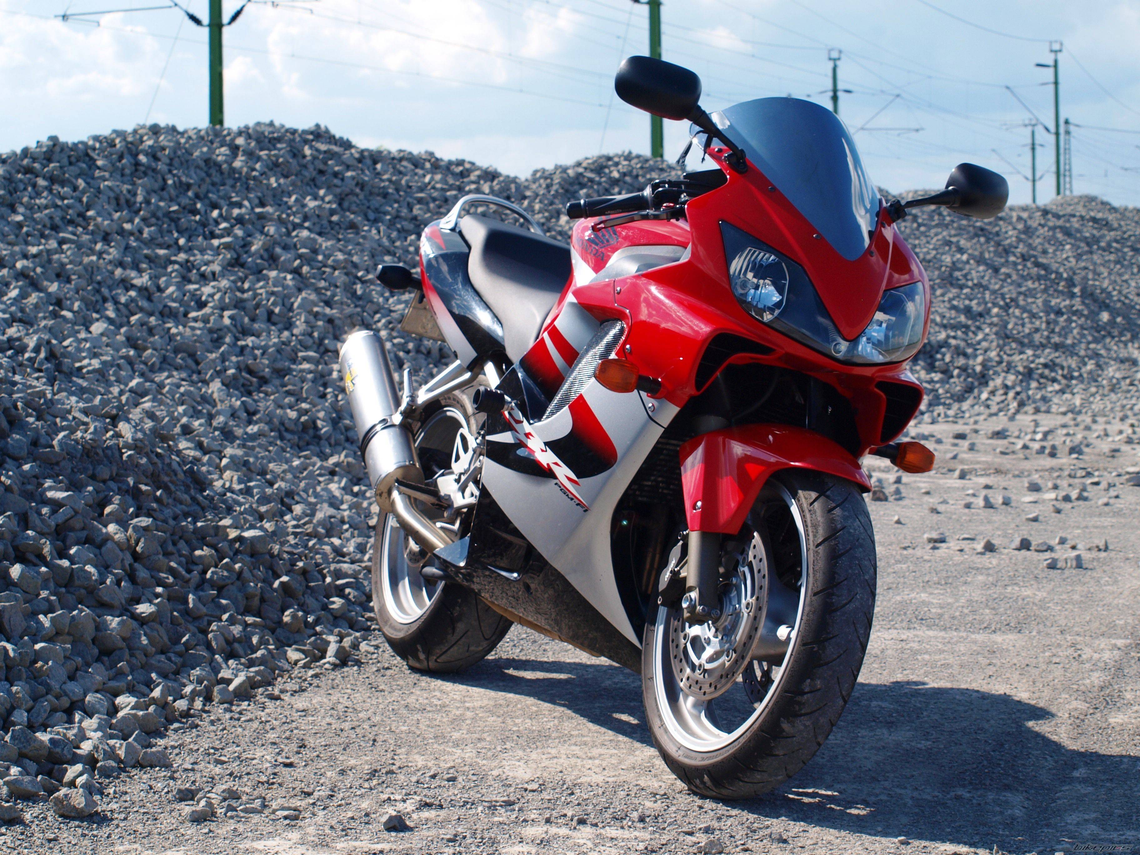 Обзор мотоцикла и история honda cbr 600rr (2003 года)