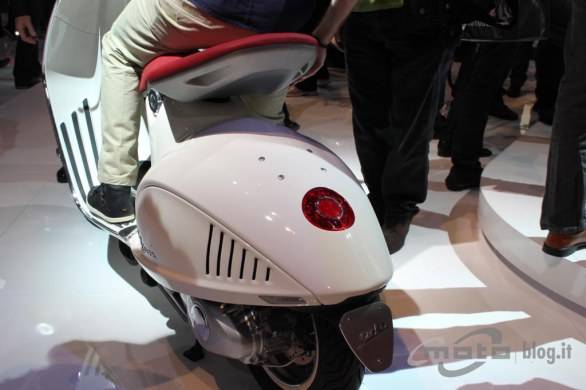 Итальянский скутер vespa: фото звезд на мотороллере и история его создания