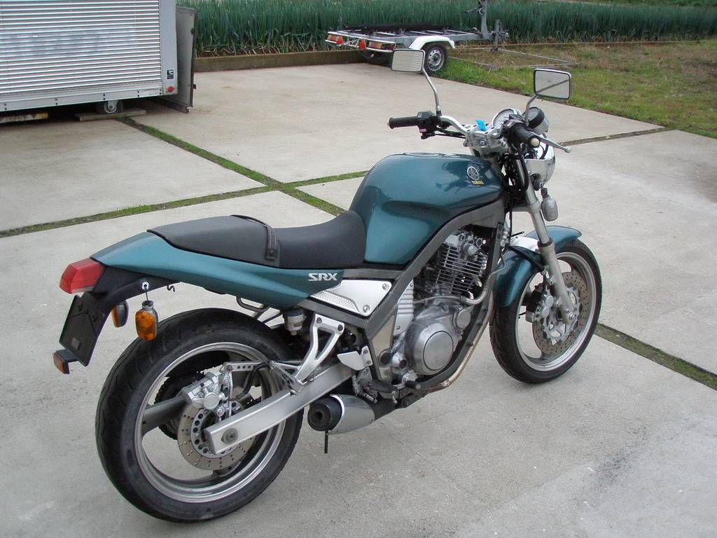 Yamaha srx 400 — популярный легкий мотоцикл
