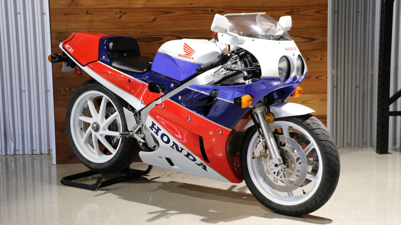 Тест-драйв мотоцикла honda vfr400 от журнала "недетские игрушки".
