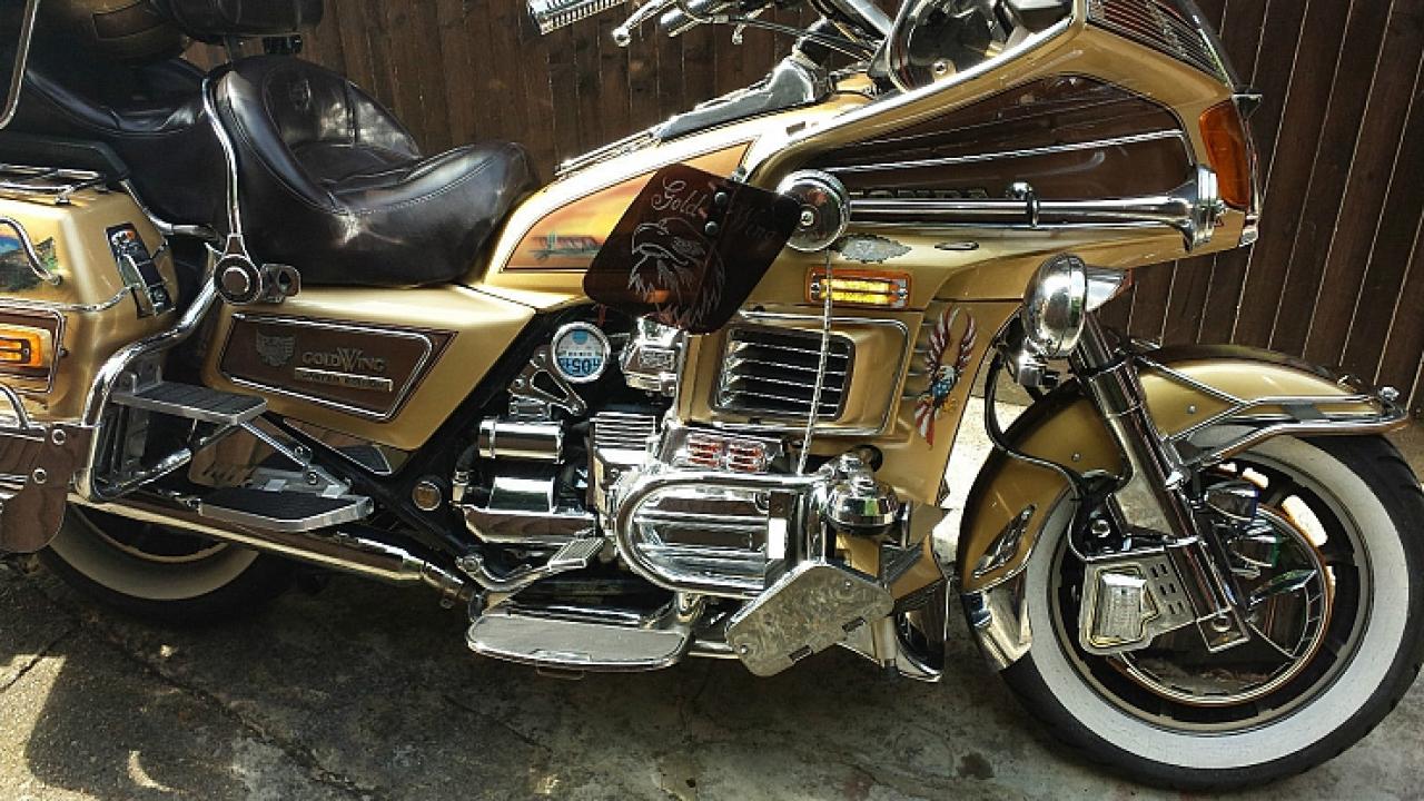 Туристический мотоцикл honda gold wing серьезно обновлен