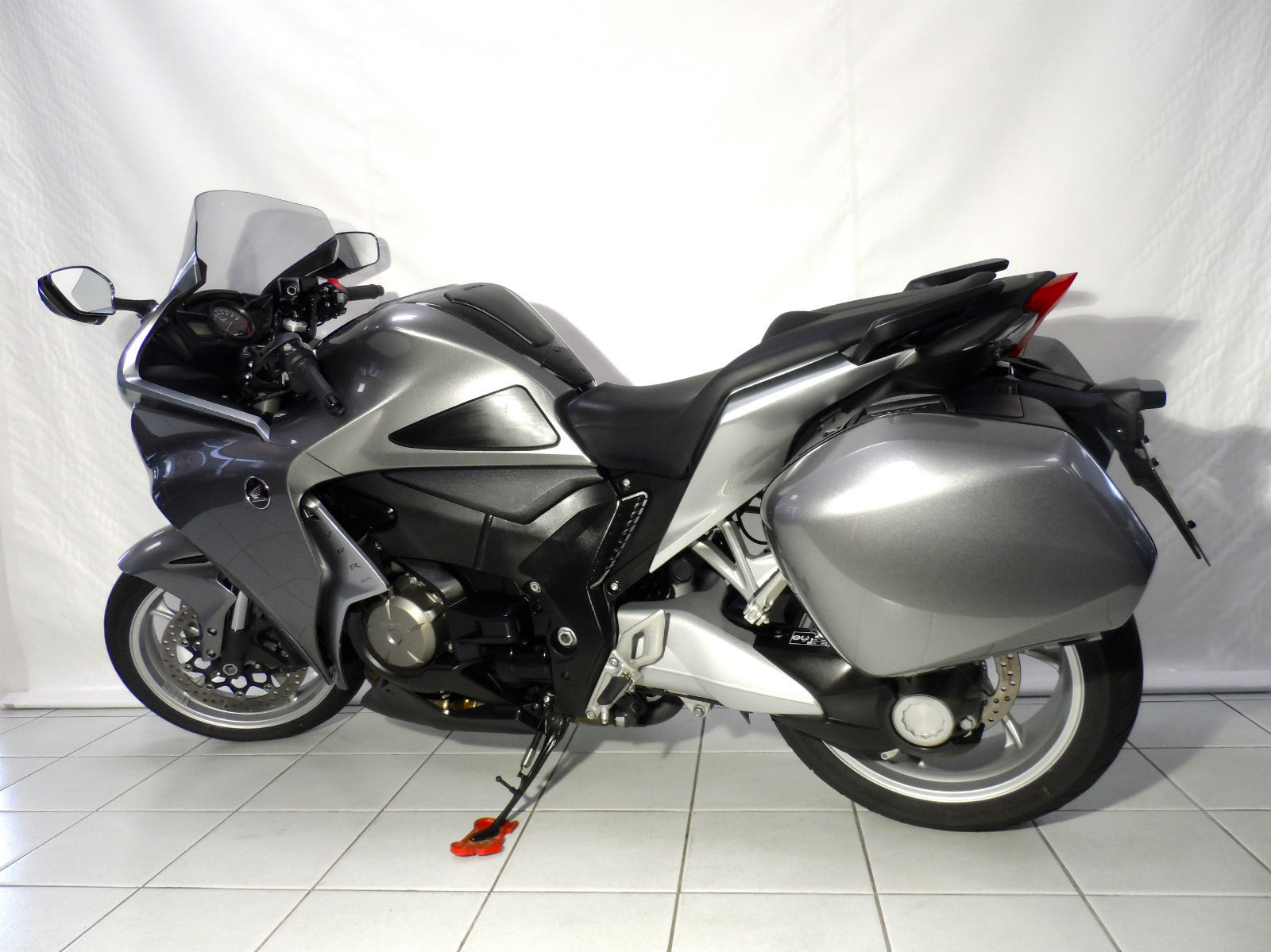 Мотоцикл honda vfr1200 f 2012