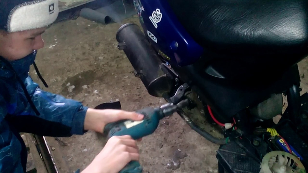 Причины почему скутер не заводится если искра есть и бензин поступает
