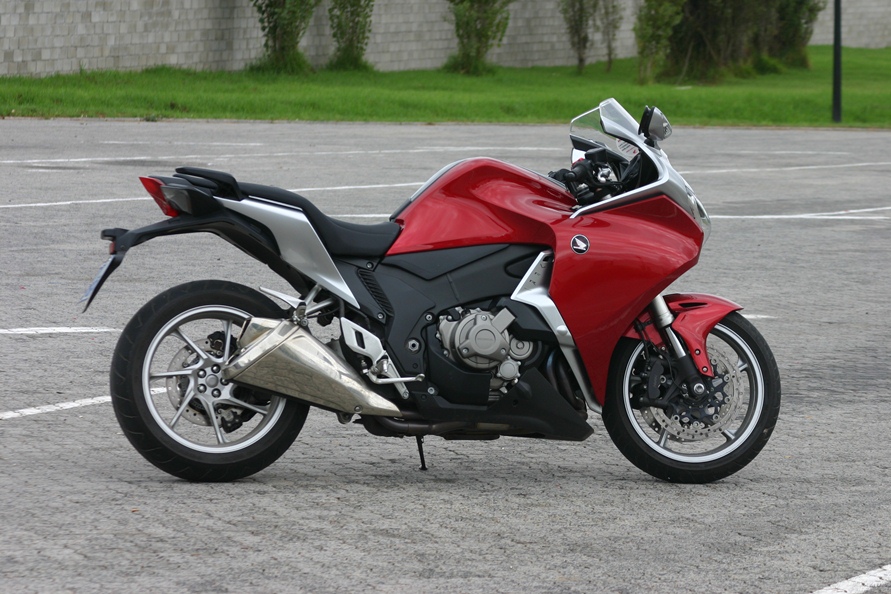 Мотоцикл honda vfr1200 fd 2013 (видео)