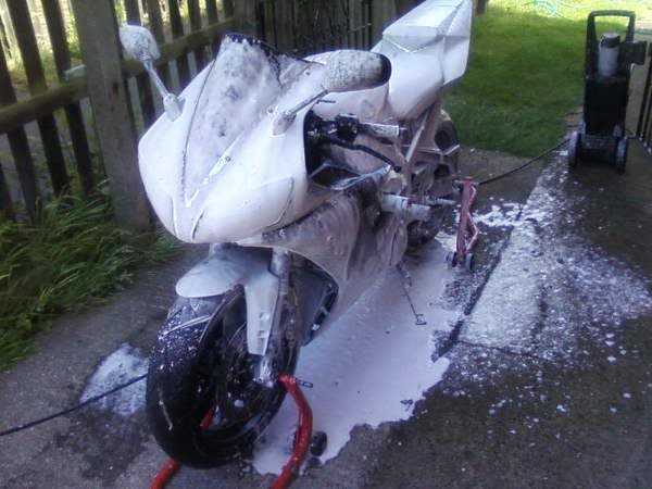 Как мыть мотоцикл правильно? стоит ли мыть мотоцикл под напором? как сделать это правильно?