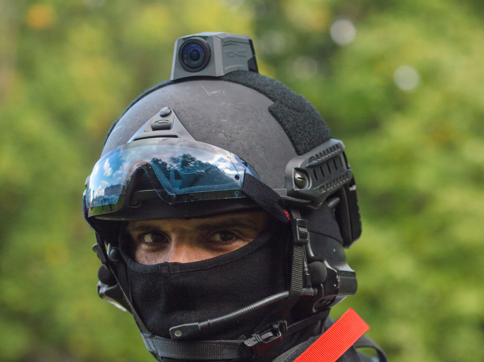 Зачем нужна action камера на шлеме?