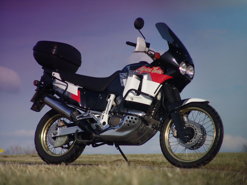 Обзор мотоцикла honda crf1000l africa twin — bikeswiki - энциклопедия японских мотоциклов