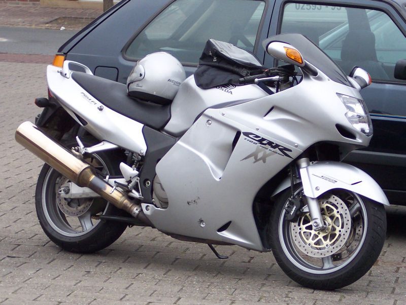 Мотоцикл honda cbr 1100 xx super blackbird 2004