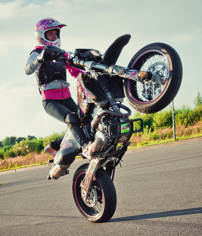 Как научится делать трюки на мопеде. учимся делать трюки на мотоцикле — советы от эксперта. трюки в мотофристайле, которые выполняются без отрыва от мотоцикла