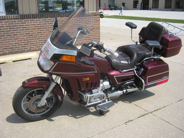 Мотоцикл honda gl 1200 goldwing aspencade 1986 фото, характеристики, обзор, сравнение на базамото