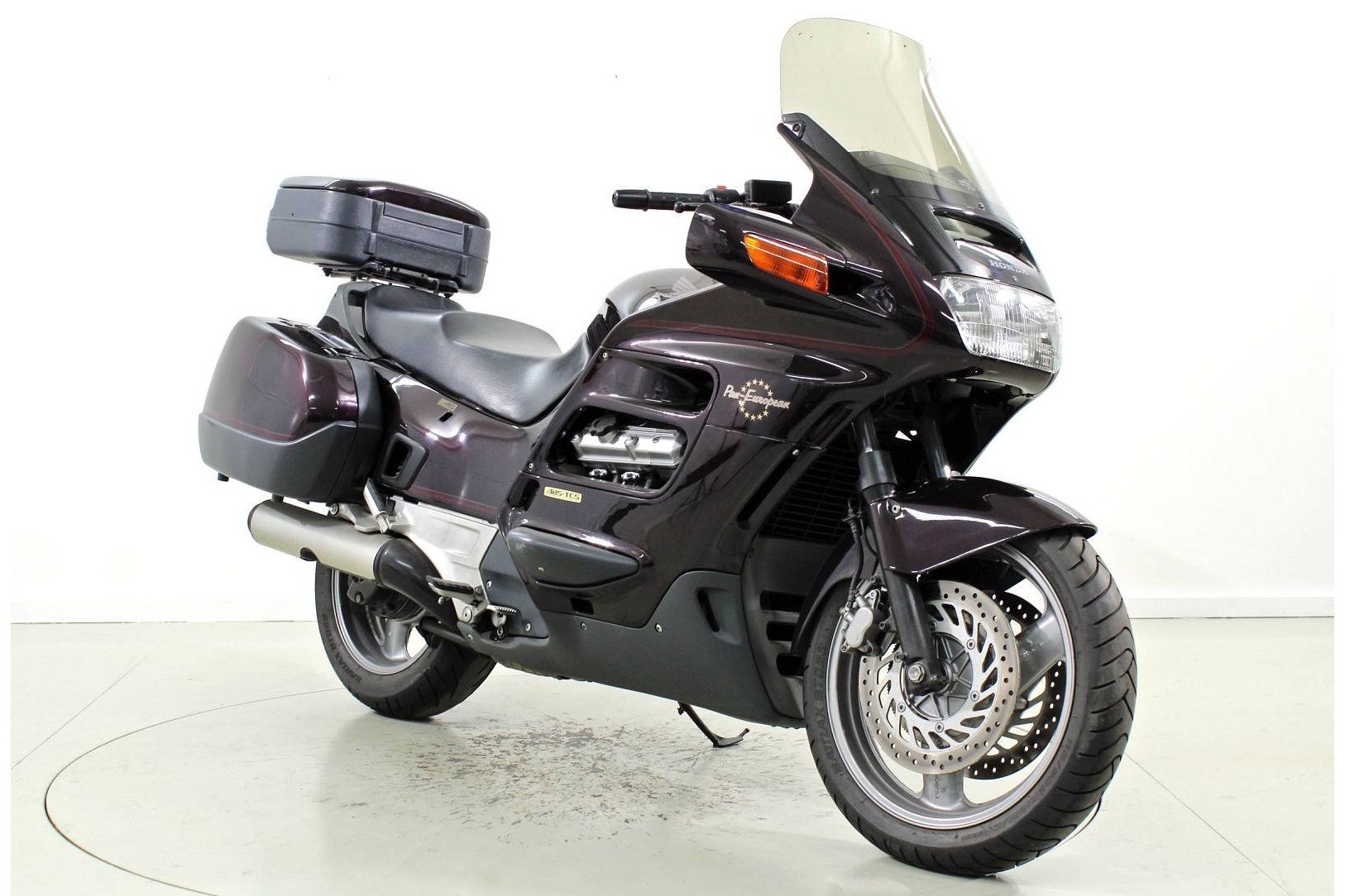 Комфортный мотоцикл honda pan european 1300