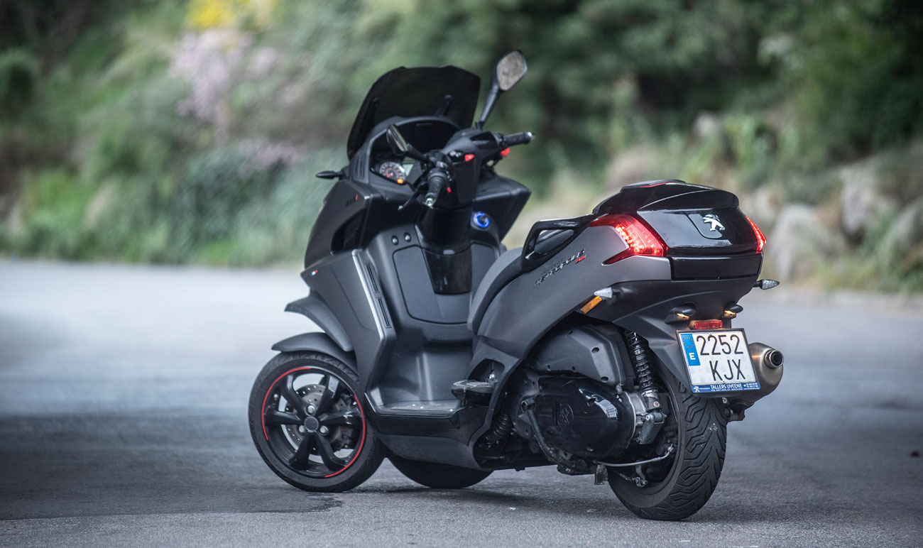 Peugeot metropolis 400i rx r 13 abs 2020 399cc scooter price, specifications, videos
