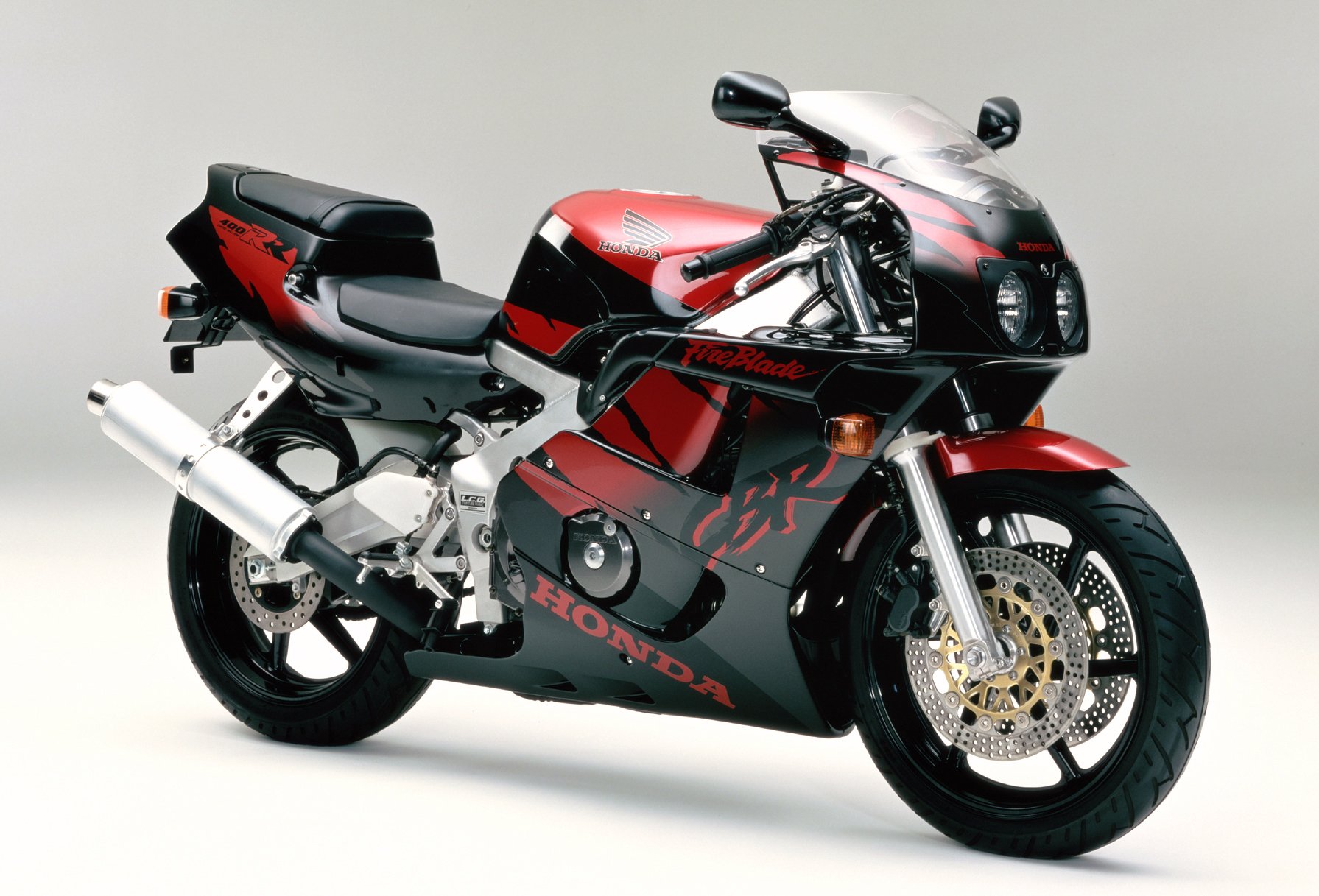 Мотоцикл honda cbr 400 и его характеристики
