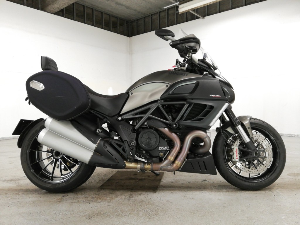 Мотоцикл ducati diavel carbon 2020
