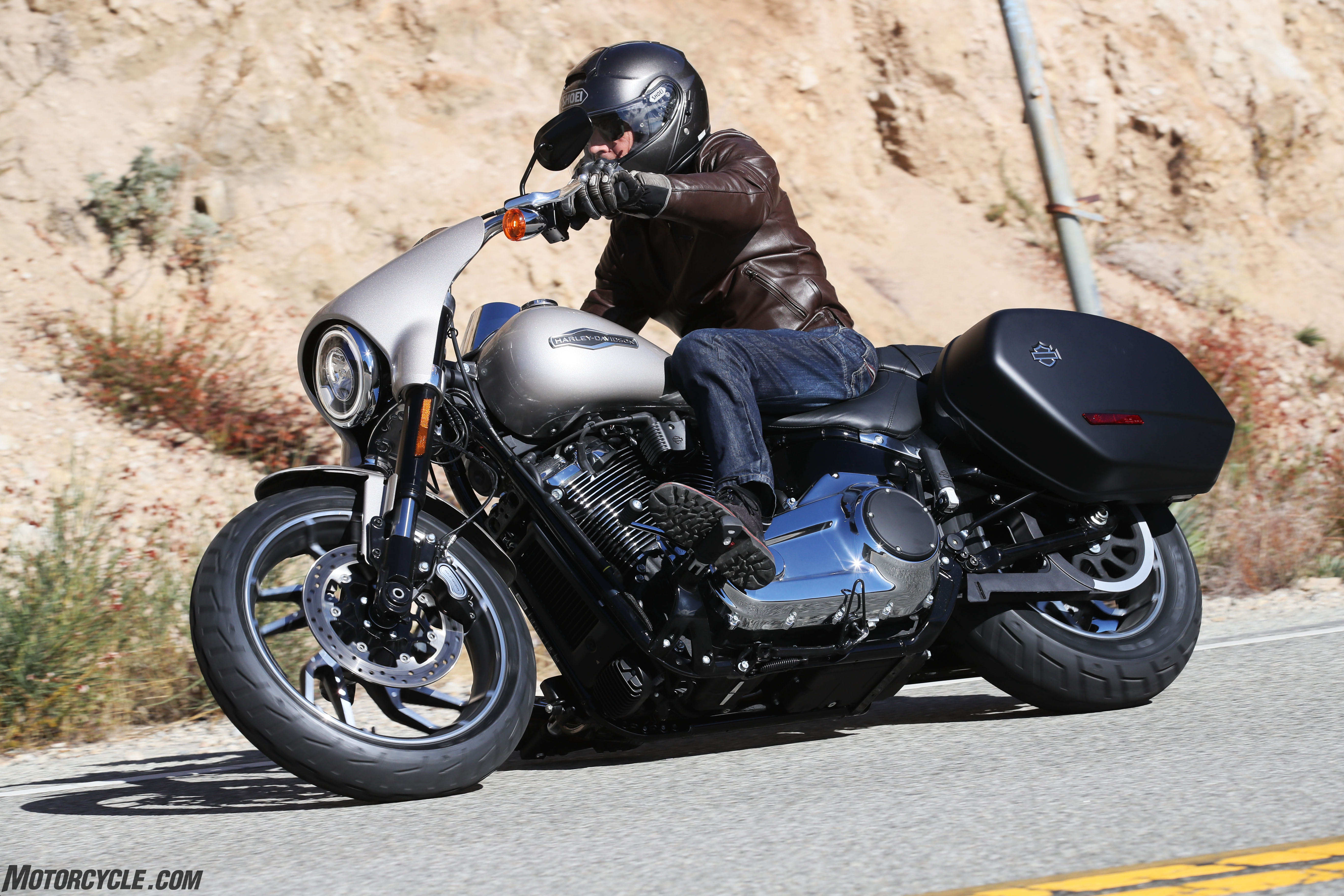 Тест-драйв мотоциклов - harley-davidson sport glide. легким движением руки