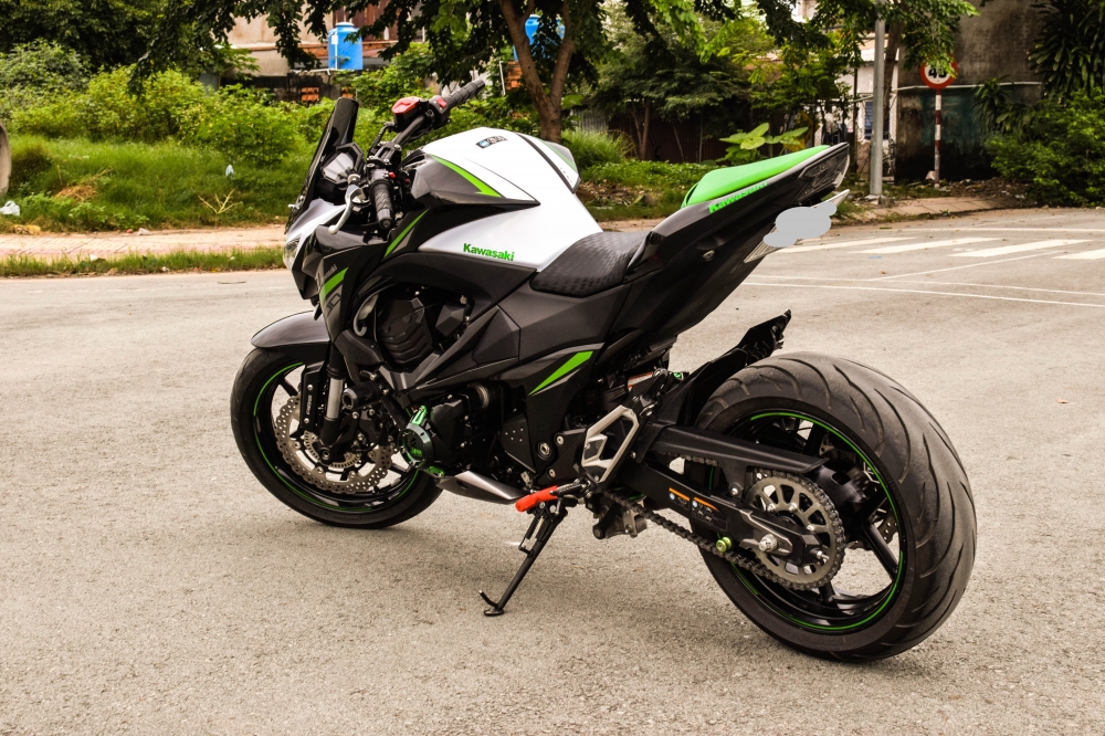 Kawasaki z800 – стиль, ярость и неудержимая мощь