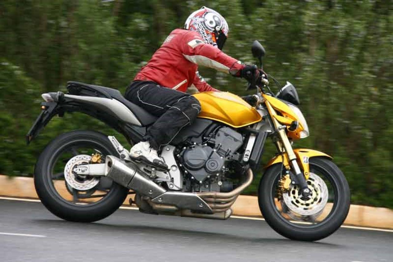 Мотоцикл honda cb 600 f hornet - сбалансированный дорожный экземпляр