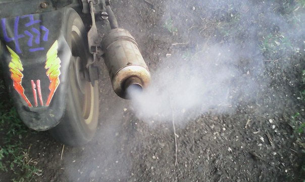 Черный дым из выхлопной трубы дизеля: почему дымит дизельный двигатель