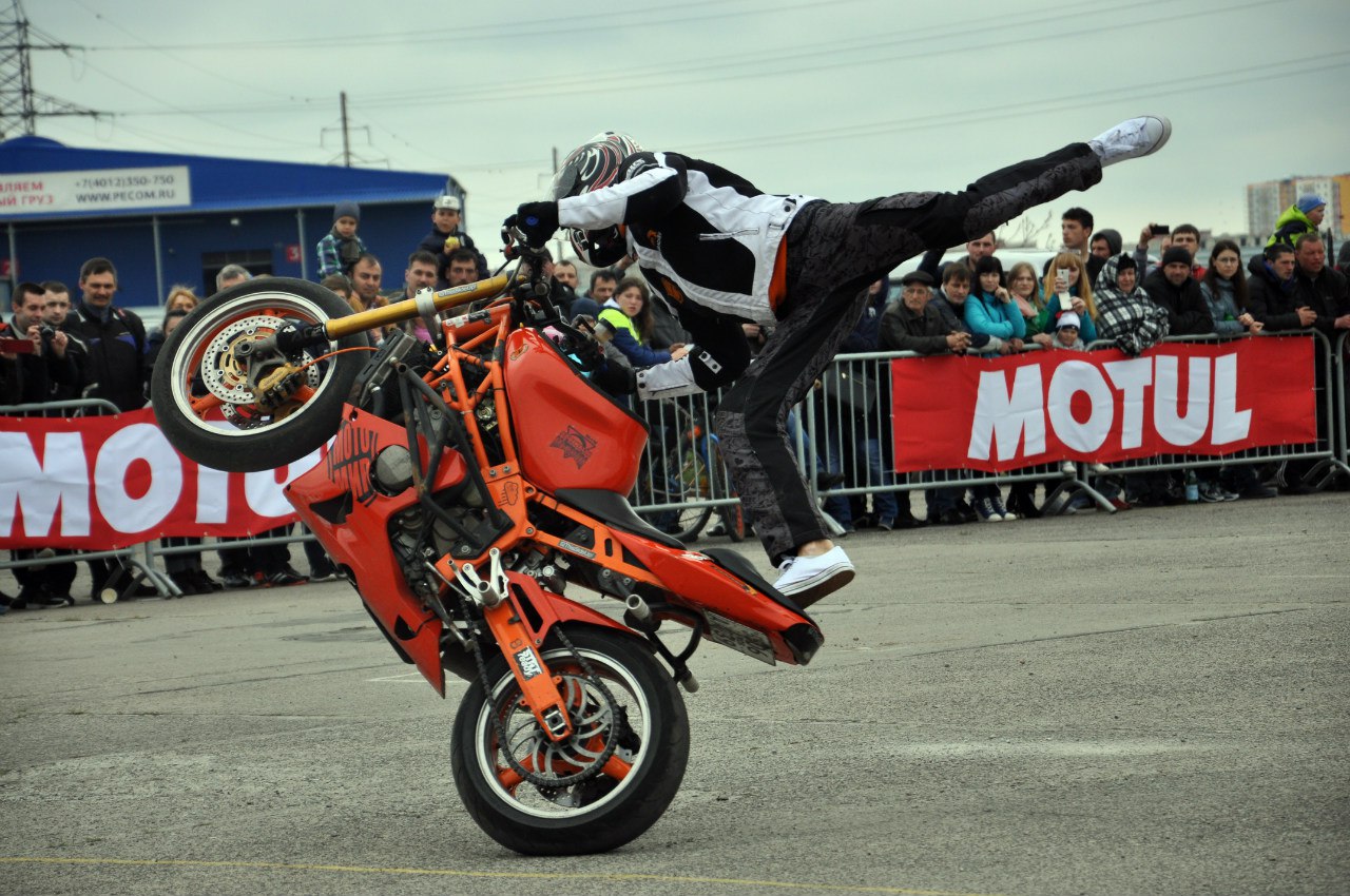 Каскадерская езда на мотоцикле - motorcycle stunt riding - abcdef.wiki