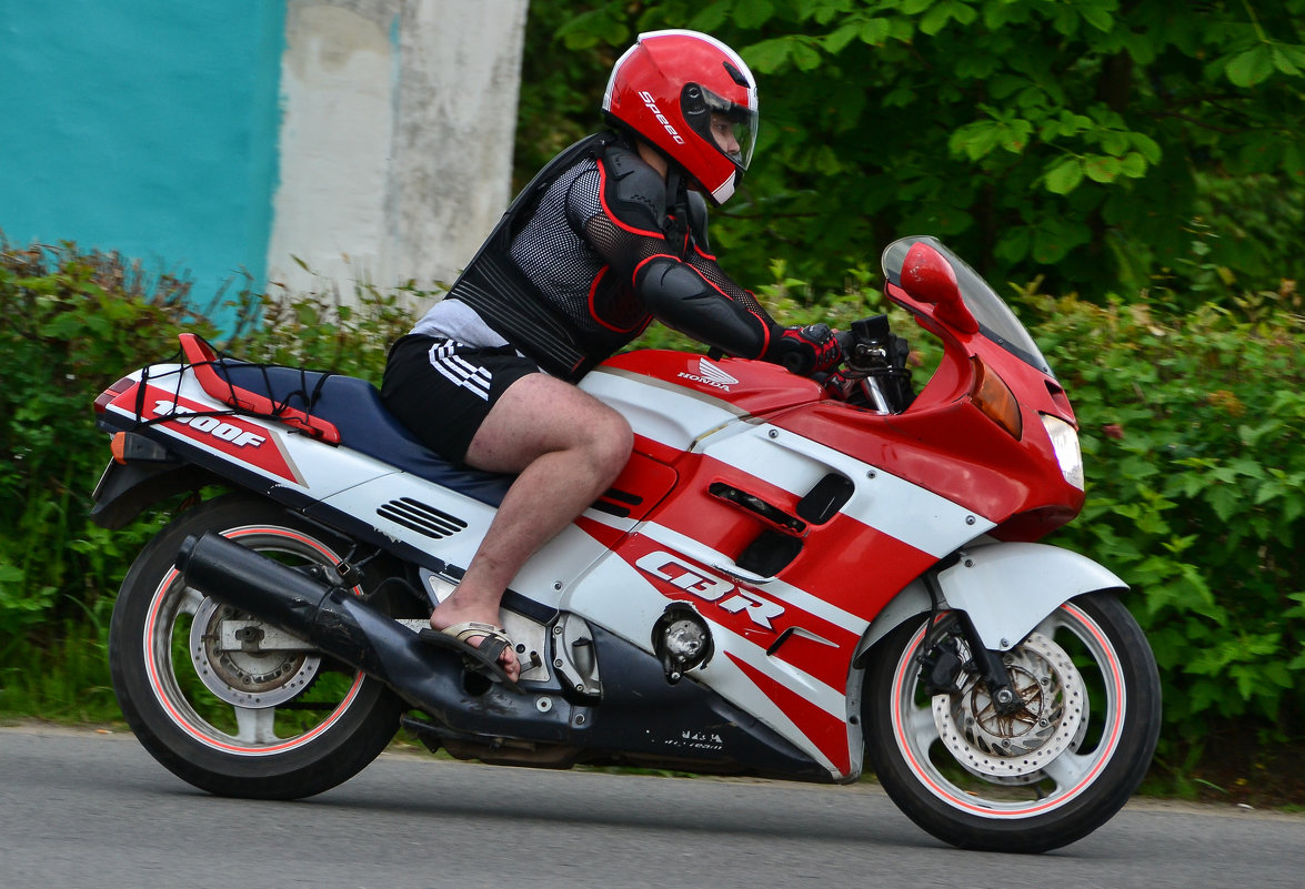 Мотоцикл kawasaki z1000 — новый уличный боец в классе нейкед