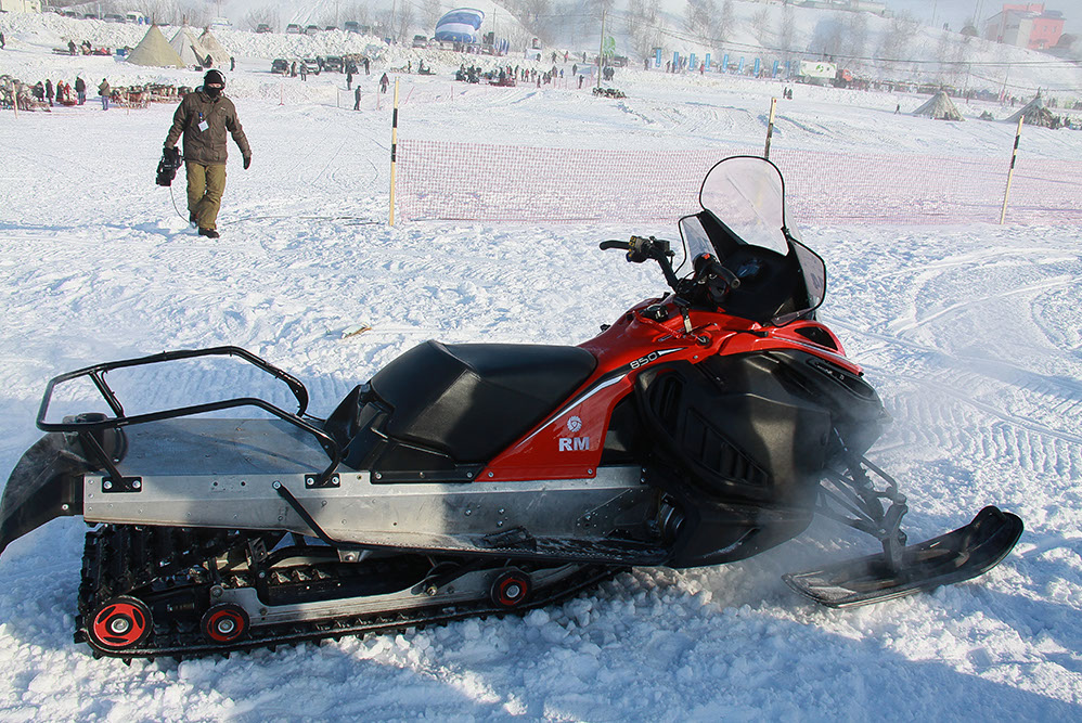 Новый российский снегоход вектор