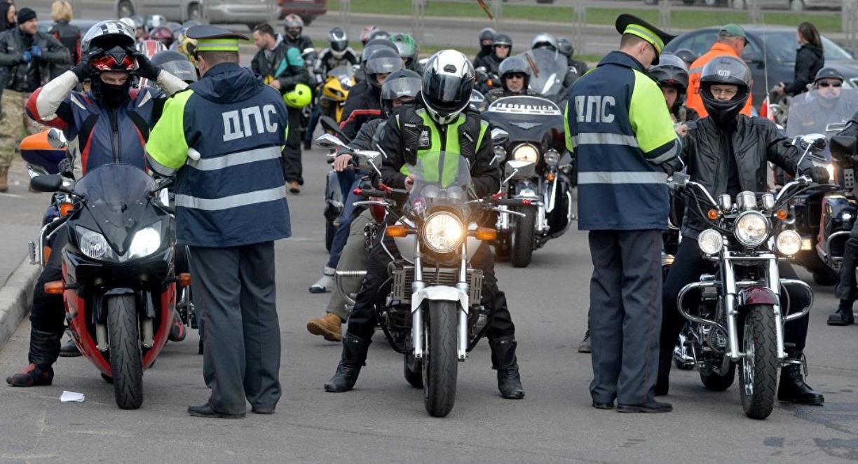 Штраф за нарушение правил перевозки пассажиров на мотоцикле и мотороллере