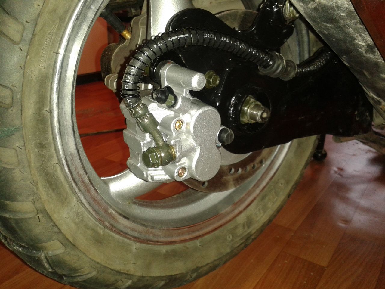 Все о скутерах: какие бывают, на каком остановить выбор, ремонт и установка дискового тормоза, "прокачка" тормозов
