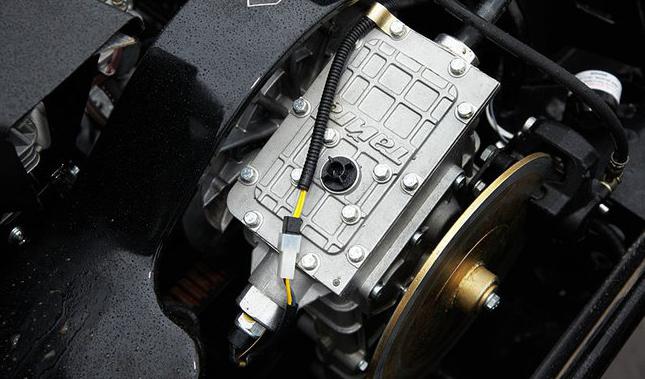 Как проверить уровень моторного масла в двигателе