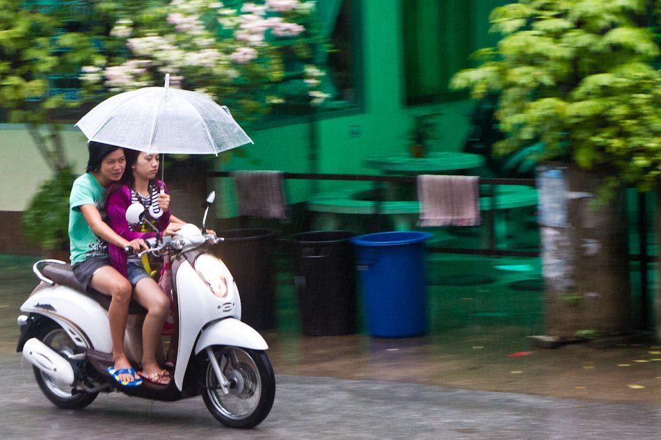 Как ездить в дождь на скутере