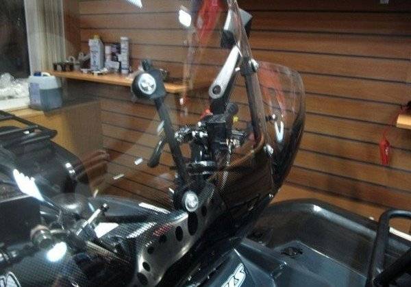 Установка ветровое стекло на мотоцикл